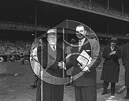 Mel Allen receives Award53N0076